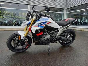BMW R 1300 R PERFORMANCE