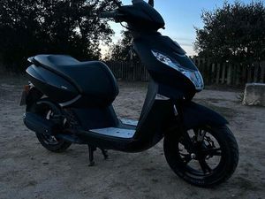 SCOOTER PEUGEOT KISBEE 50 CM3 BLACK ÉDITION