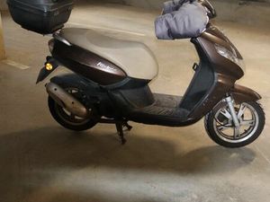 SCOOTER PEUGEOT KYSBEE 50 CC – BON ÉTAT