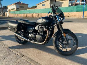 TRIUMPH STREET TWIN 900