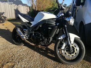 TRIUMPH SPEED TRIPLE 1050