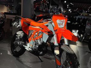 ② KTM - 690 ENDURO R
