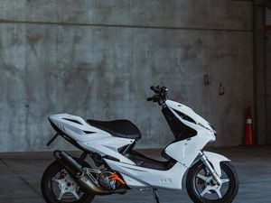 ② YAMAHA AEROX 70 CC