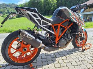 SUPER DUKE R