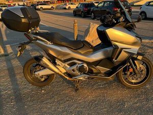 HONDA FORZA 750 - EXCELLENT ÉTAT