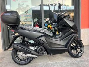 KYMCO SKYTOWN 125 2025
