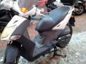 KYMCO AGILITY 125 BAULETTO PARABREZZA GOMME NUOVE BIANCO