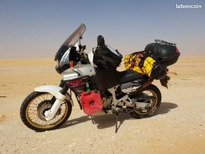 MOTO HONDA AFRICA-TWIN 750
