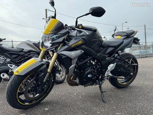 SUZUKI GSR 750 BOSS