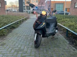 PIAGGIO ZIP 2019 MALOSSI ECU — SCOOTERS | PIAGGIO — MARKTPLAATS