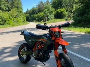 KTM 690 SMCR 2023