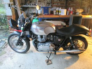 TRIUMPH BONNEVILLE 800