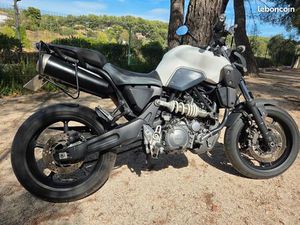 MOTO YAMAHA 660 BLANCHE ET NOIRE EN TBE
