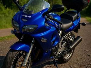 ② SUZUKI SV650S 17700 KM VEND OU ÉCHANGE