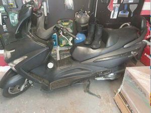 ② SCOOTER SYM 125 CC PACK SPORT ET POIGNÉ CHAUFFANT