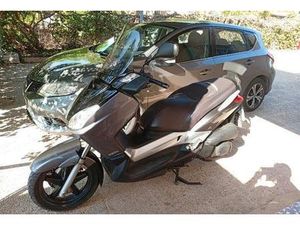 YAMAHA - XMAX