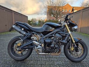 TRIUMPH STREET TRIPLE 675