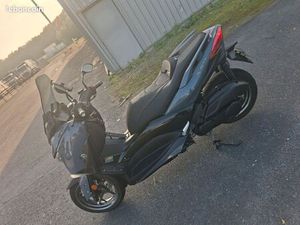 YAMAHA X-MAX 125