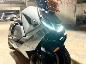 BMW CE 04 – 2023 – 7 900 KM – PERMIS A1 (ÉQUIVALENT 125 CC) – FINITION PRO
