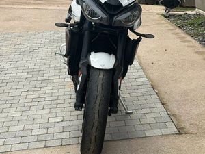 STREET TRIPLE R A2