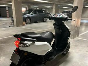 ② PIAGGIO FLY 125 CC