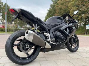 ② SUZUKI GSX-R 600 K8