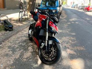 DUCATI STREETFIGHTER V2