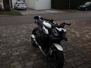STREET TRIPLE 765 R