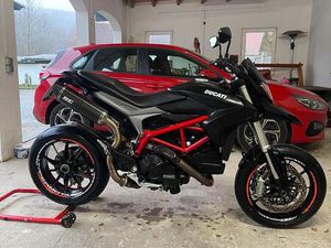 DUCATI HYPERMOTARD 821 // TOP ZUSTAND