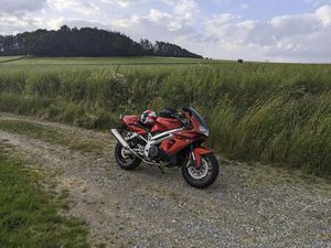 APRILIA SL 1000 FALCO HU27 NEUE BATTERIE NEUE REIFEN