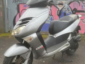 APRILIA LEONARDO 125 ST BJ. 2002