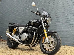 HONDA CB1100 EX ROADSTER/RETRO PETROL MANUAL EURO 4 (90 PS) USEFUL EXTRAS - VERSATILE MUSCLE 1140 CC