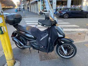 PIAGGIO BEVERLY 300 POLICE NERO