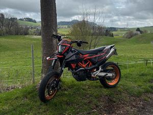 KTM SMC-R 690