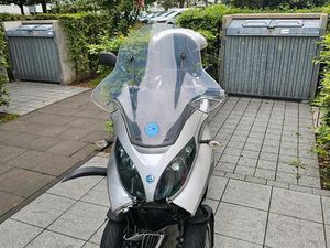 PIAGGIO MP3 400 LT AUFFAHRUMFALL