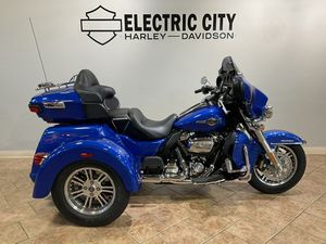 2024 HARLEY-DAVIDSON® TRI GLIDE® ULTRA BLUE BURST FLHTCUTG