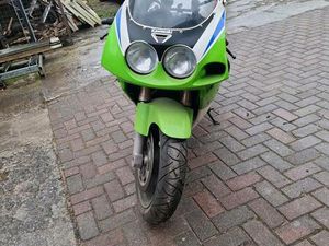KAWASAKI ZXR750