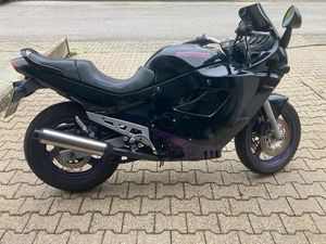 SUZUKI GSX 600F GN72B