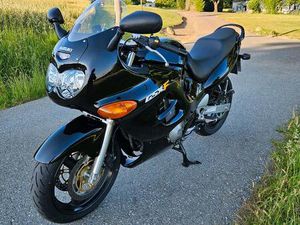SUZUKI GSX 750 F
