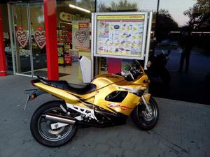 SUZUKI GSXF 600 TÜV UND REIFEN NEU