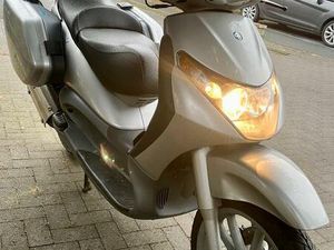 PIAGGIO BEVERLY 200 GROßRADROLLER TÜV 05/26 KOFFER + SCHEIBE