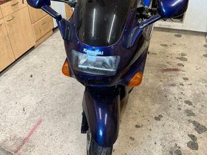 KAWASAKI ZZR 1100 - SEHR GUTER ZUSTAND, FRISCH GEWARTET