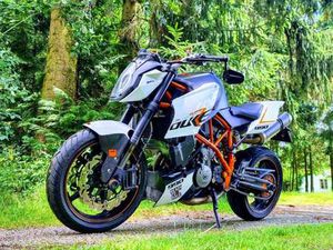 SUPER DUKE R