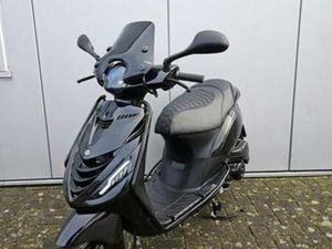PIAGGIO ZIP | SP | CUSTOM | BLACK ON BLACK | 2023 FULL OPTIE — SCOOTERS | PIAGGIO — MARKTPLAATS