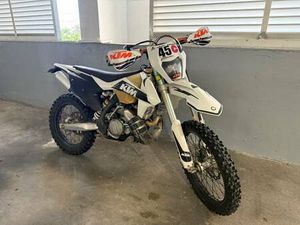 2018 KTM 250 XCW 250 TPI . TWO STROKE BIKE INJECTION