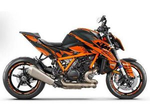 ② KTM SUPERDUKE 1390 R EVO