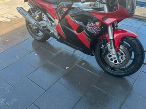 ② GSXR 1100 W 93’ + CARNET D’ENTRETIEN !!