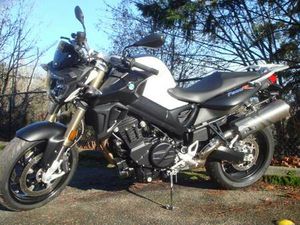 2016 BMW F800R WITH 000074 ORIG MILES. SHOWROOM CONDITION.