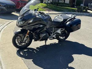 2022 BMW R1250RT – TRIPLE BLACK EDITION