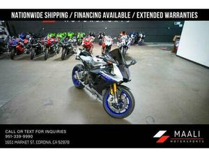 2017 YAMAHA YZF-R1M - WARRANTY / FINANCING AVAILABLE!